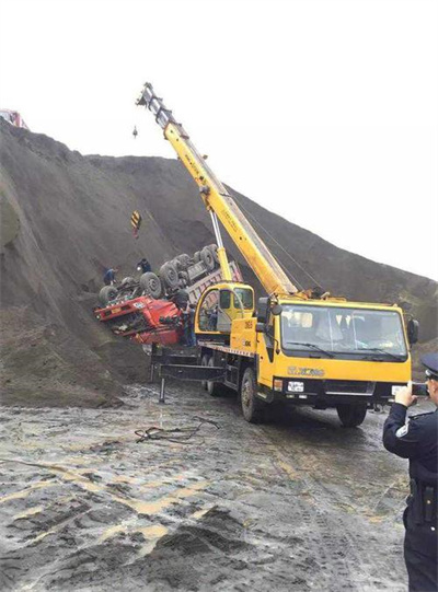 江西上犹道路救援